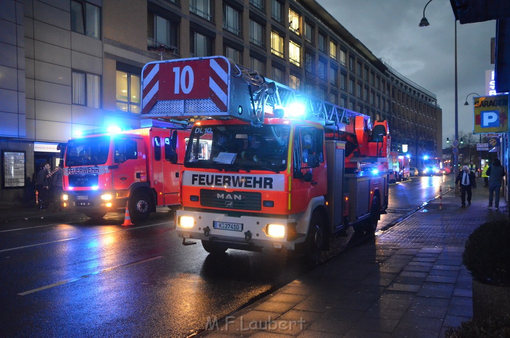 Feuer 2 Tiefgarage Koeln Muelheim Frankfurterstr Genovevastr P043.JPG - Miklos Laubert